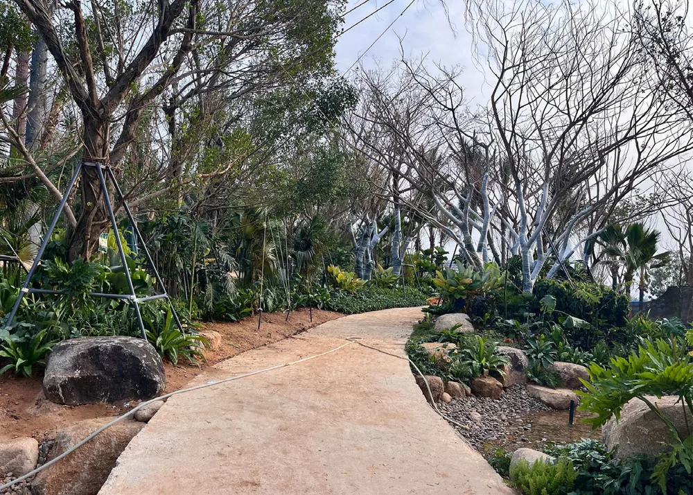Haitang River park pathway landscaping