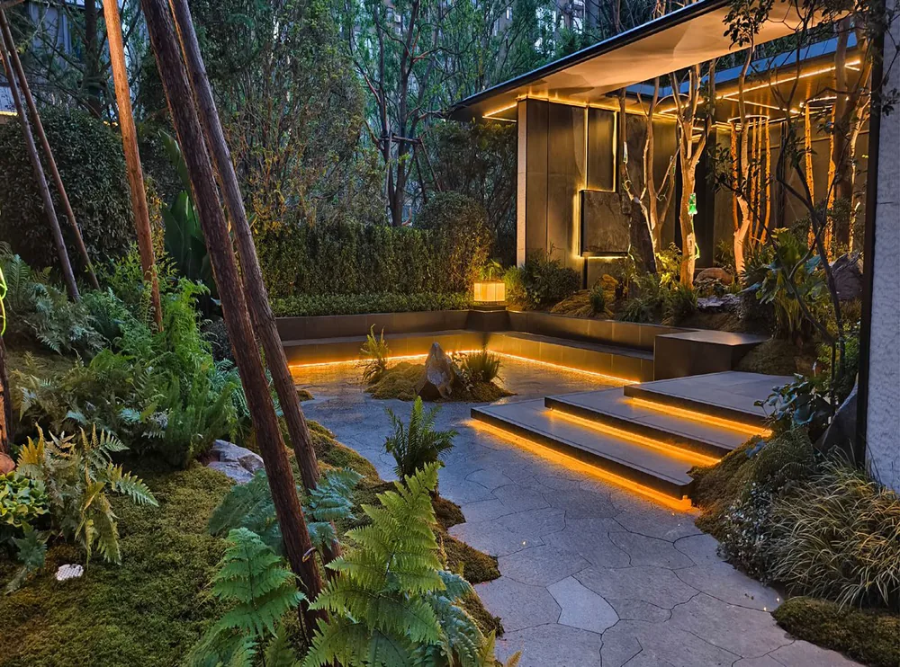 Longfor Yunhesong landscape lighting and seating area